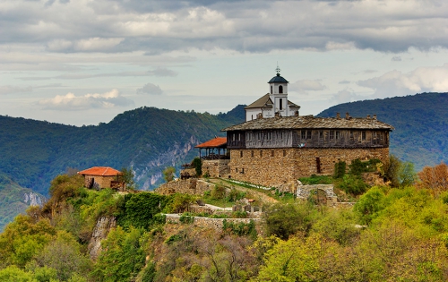 Двудневна екскурзия - Гложенски манастир-Съева дупка-Ловеч